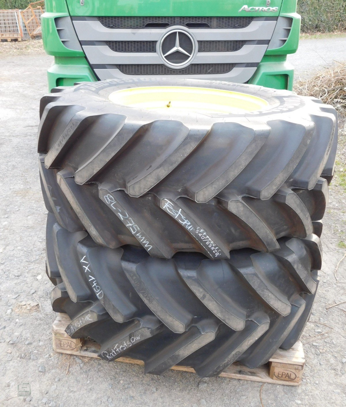 Komplettradsatz des Typs GKN 540/65R28, Neumaschine in Gross-Bieberau (Bild 3)