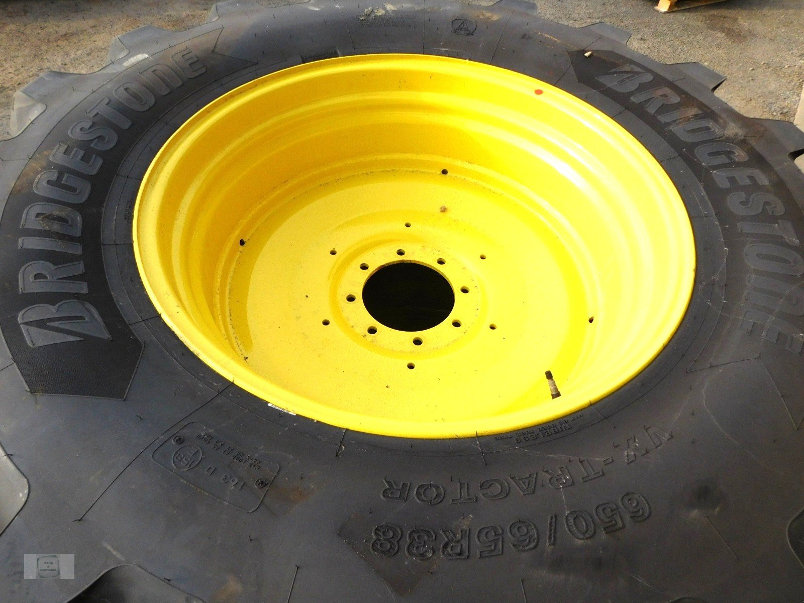 Komplettradsatz des Typs GKN 650/65R38, Neumaschine in Gross-Bieberau (Bild 1)