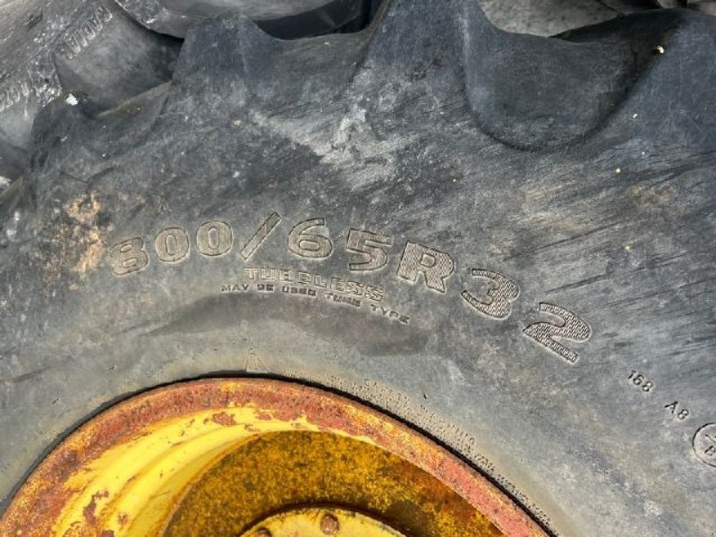 Komplettradsatz типа GoodYear 800/65R32, Gebrauchtmaschine в ARLES (Фотография 4)