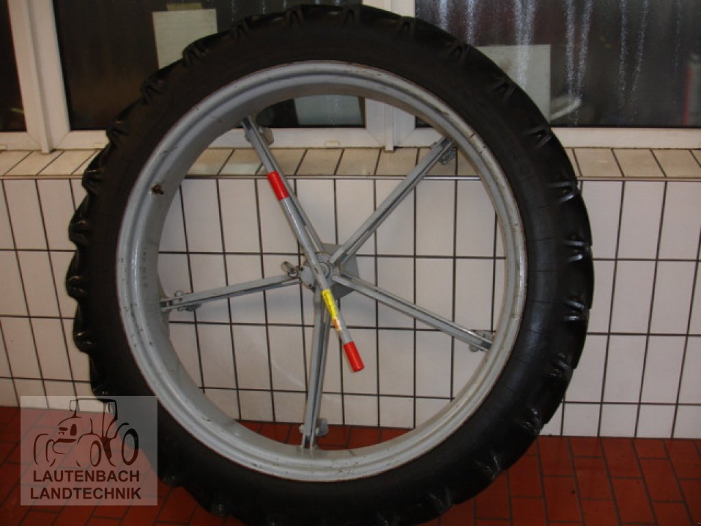 Komplettradsatz tip IHC Pflegebereifung, Gebrauchtmaschine in Rollshausen (Poză 1)