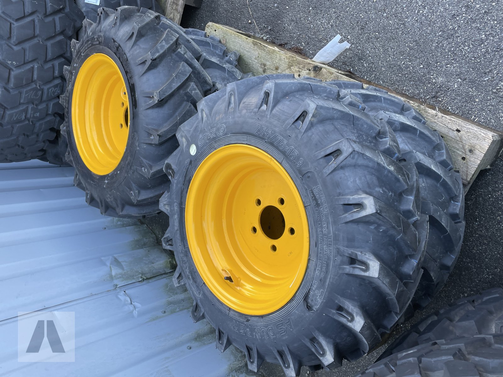 Komplettradsatz του τύπου JCB 4Stück 255/75-15.3, Neumaschine σε Eggenfelden (Φωτογραφία 2)