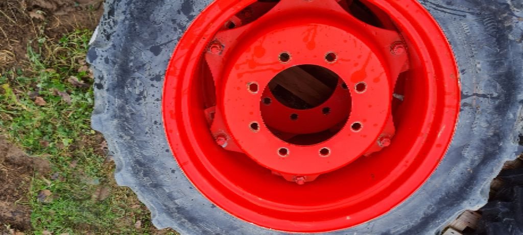 Komplettradsatz of the type Kleber 280/85R24, Gebrauchtmaschine in ST MARTIN EN HAUT (Picture 2)