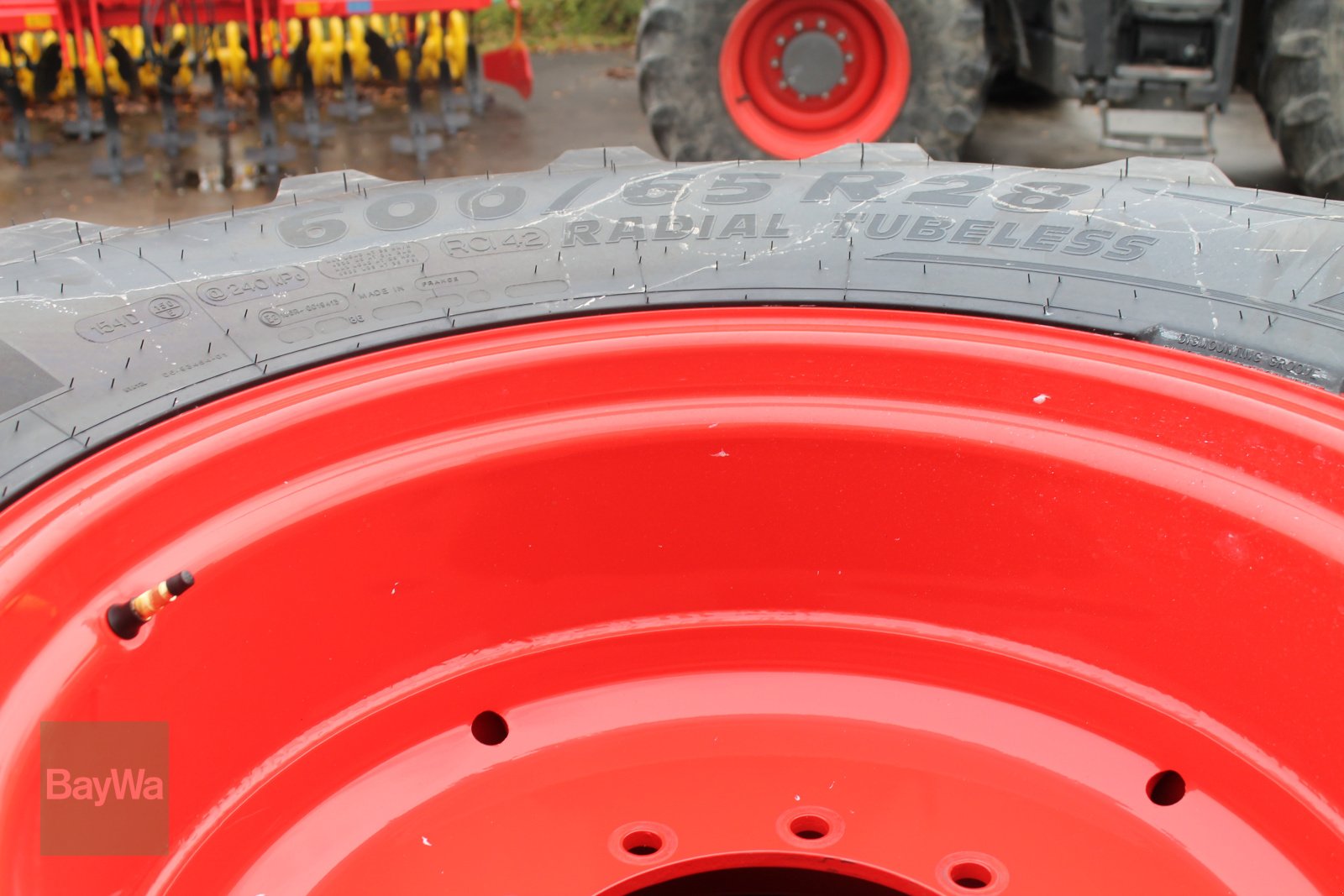 Komplettradsatz типа Michelin 600/65 R28, Neumaschine в Straubing (Фотография 3)