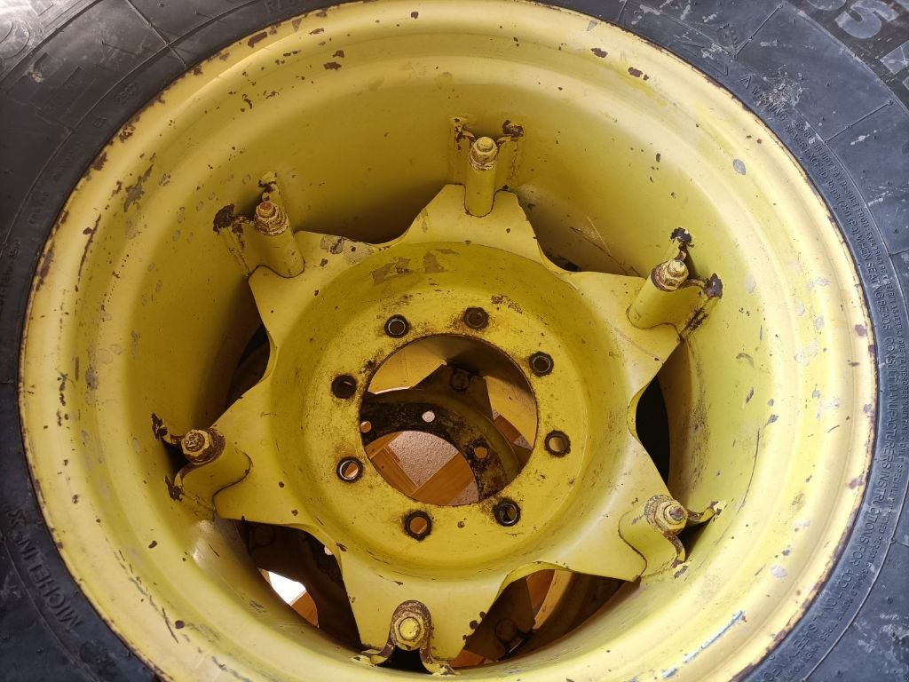 Komplettradsatz of the type Michelin XM 28, Gebrauchtmaschine in SAINT LOUP (Picture 3)