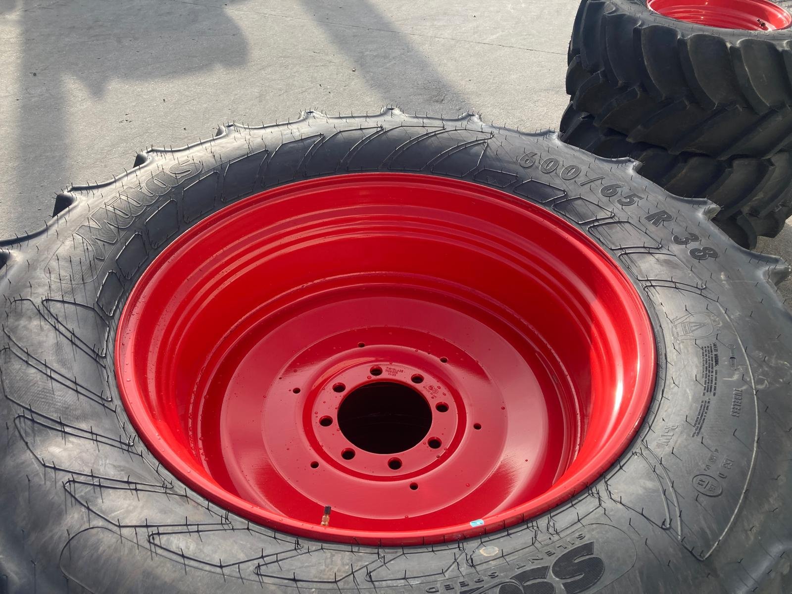 Komplettradsatz del tipo Mitas 540/65 R24 + 600/65 R38, Neumaschine In Straubing (Immagine 3)