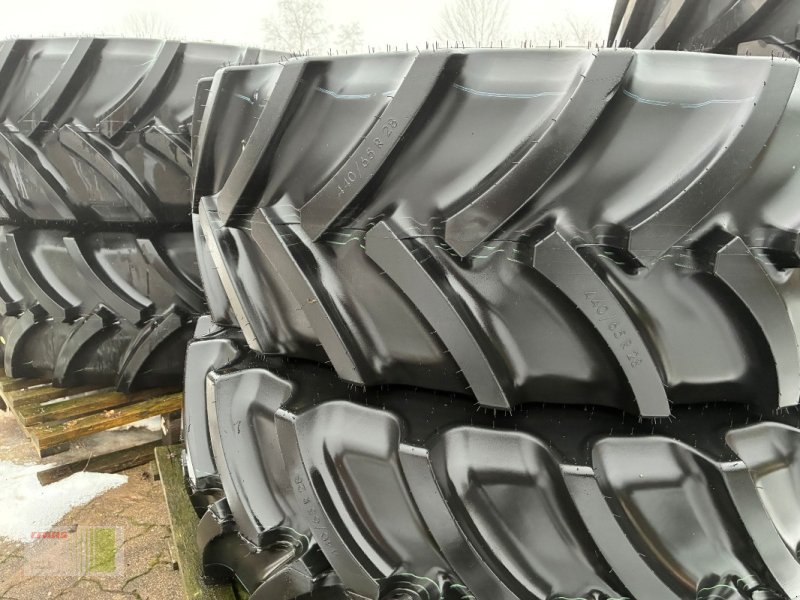 Komplettradsatz typu Mitas 540/65 R38 und 440/65 R28, Neumaschine v Bordesholm