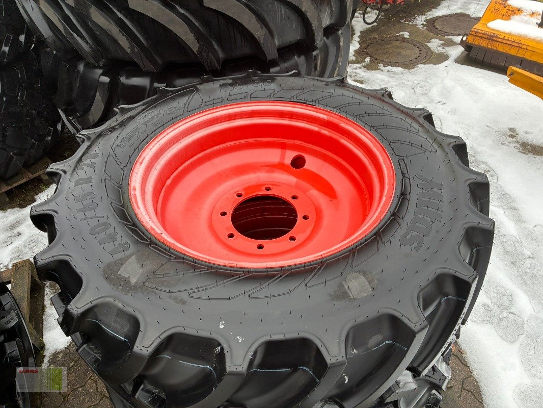 Komplettradsatz of the type Mitas 540/65 R38 und 440/65 R28, Neumaschine in Bordesholm (Picture 5)