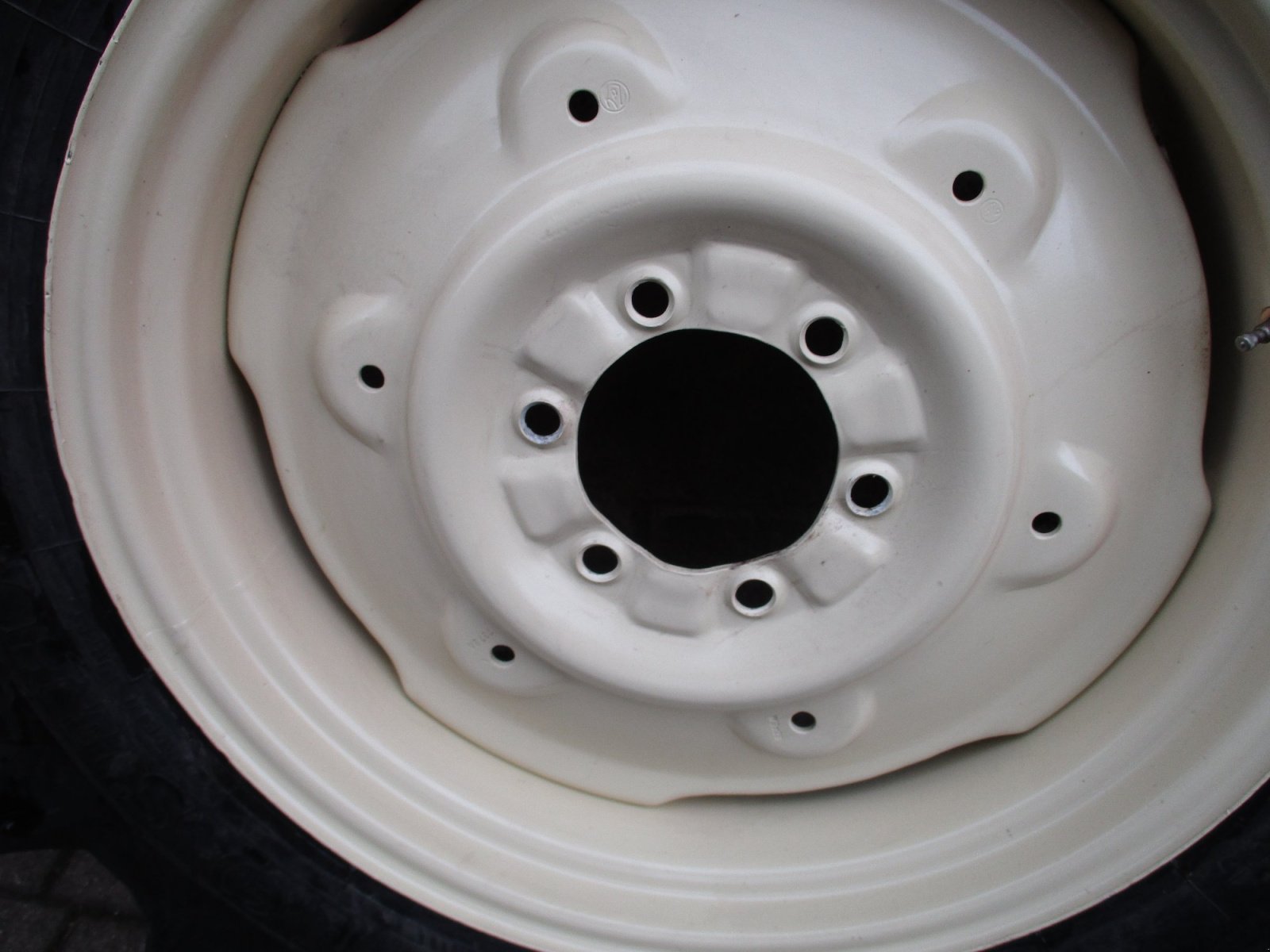 Komplettradsatz of the type Sonstige 12.4 R28, Neumaschine in knuellwald (Picture 3)