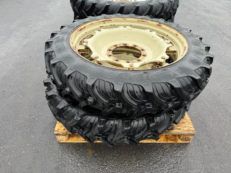 Komplettradsatz del tipo Taurus 12,4R52, Gebrauchtmaschine en ESCAUDOEUVRES (Imagen 2)