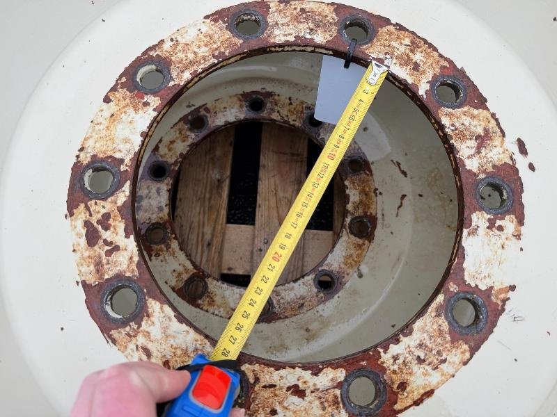 Komplettradsatz del tipo Taurus 12,4R52, Gebrauchtmaschine en ESCAUDOEUVRES (Imagen 6)