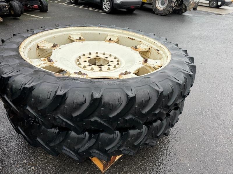 Komplettradsatz del tipo Taurus 12,4R52, Gebrauchtmaschine en ESCAUDOEUVRES (Imagen 5)