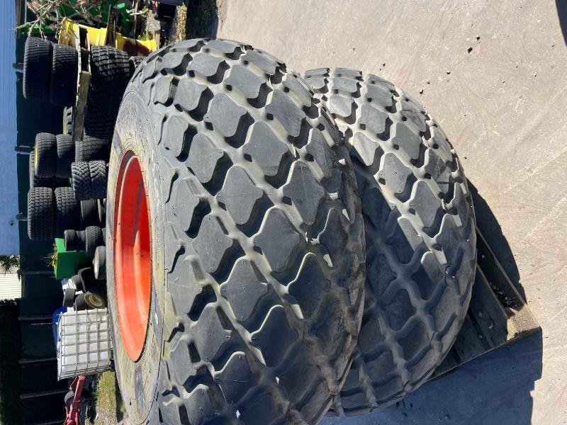 Komplettradsatz des Typs Trelleborg 23.1R26, Gebrauchtmaschine in Richebourg (Bild 1)