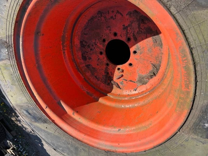 Komplettradsatz des Typs Trelleborg 23.1R26, Gebrauchtmaschine in Richebourg (Bild 4)