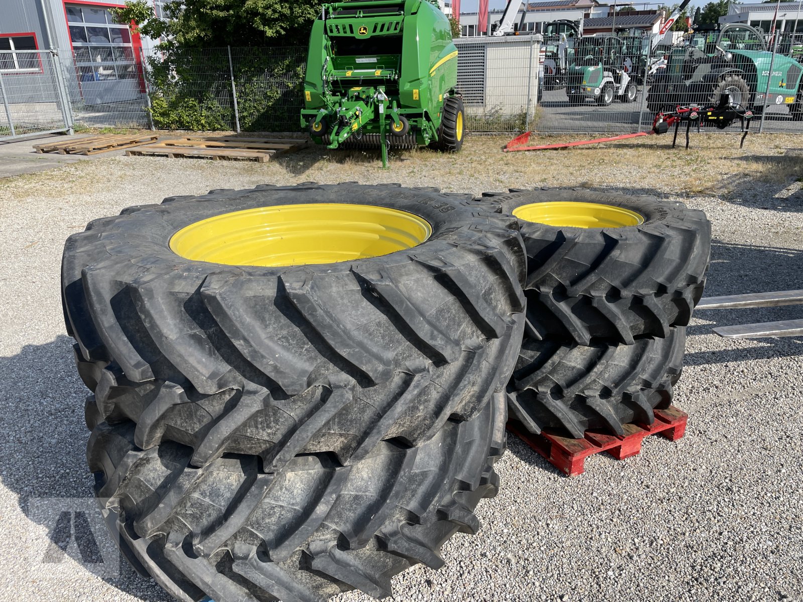 Komplettradsatz of the type Trelleborg 540/65 R24 u. 600/65 R38, Gebrauchtmaschine in Eggenfelden (Picture 1)