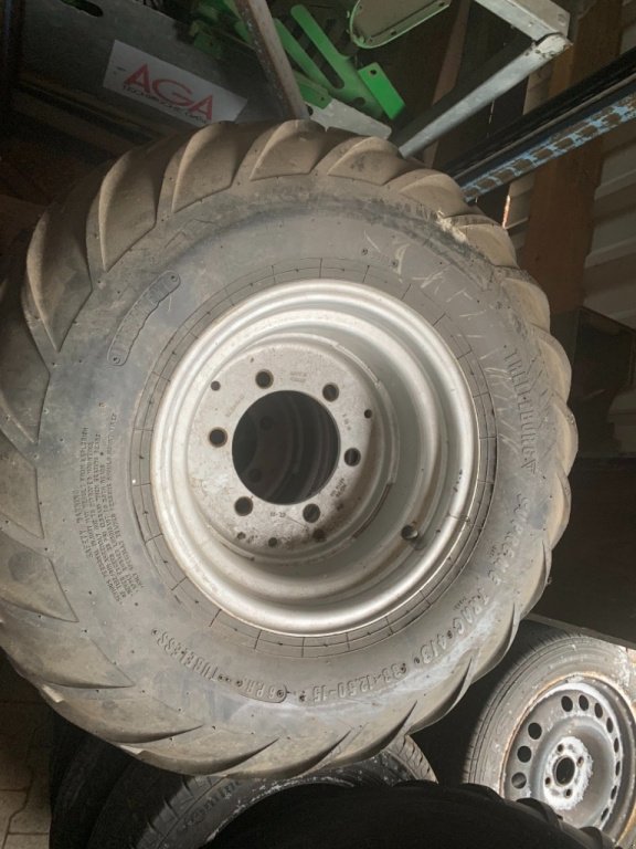 Komplettradsatz del tipo Trelleborg Supreme Trac 413, Neumaschine In Bad Sobernheim (Immagine 1)