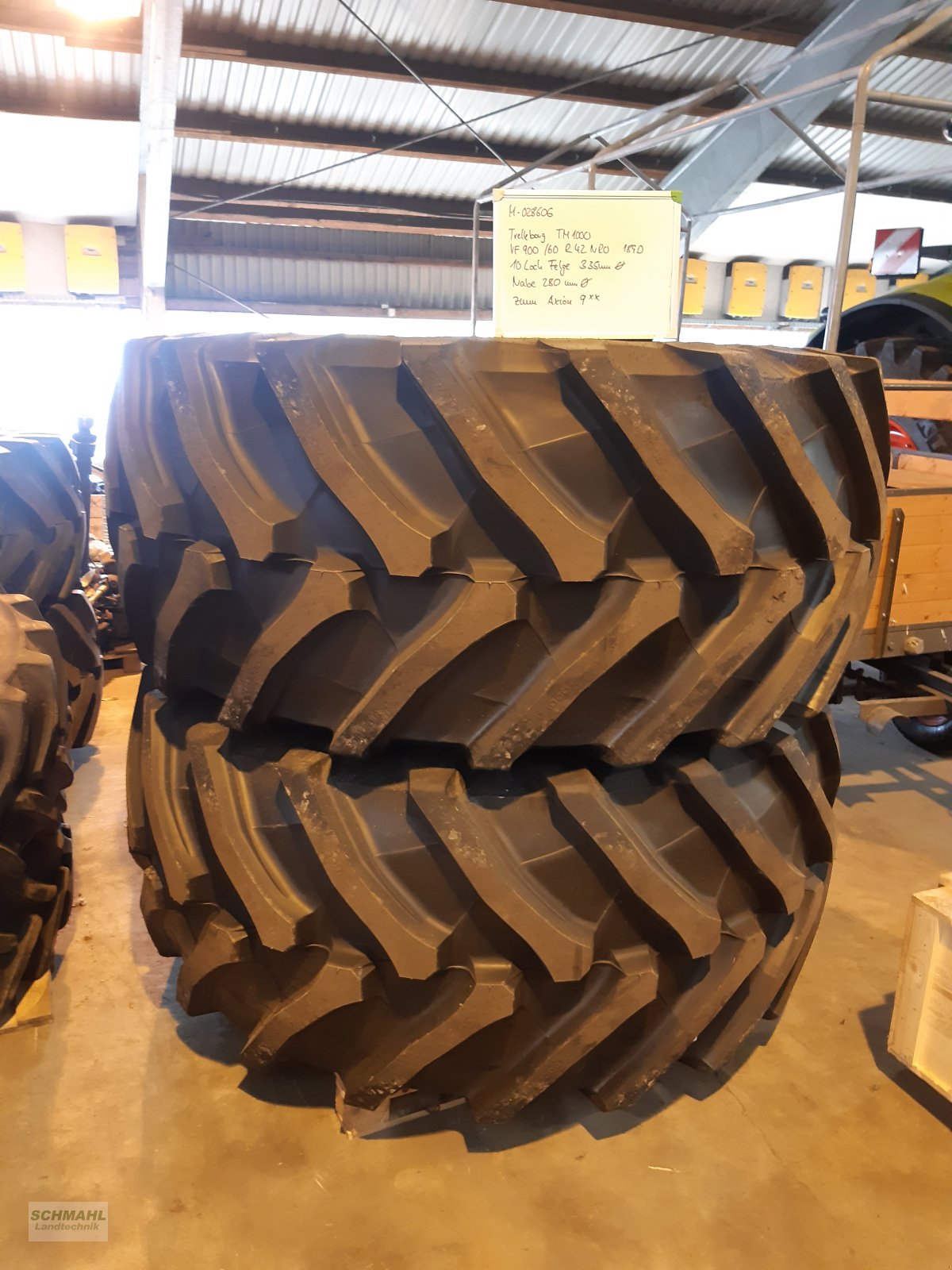 Komplettradsatz des Typs Trelleborg VF900/60 R42, Neumaschine in Oldenburg in Holstein (Bild 1)