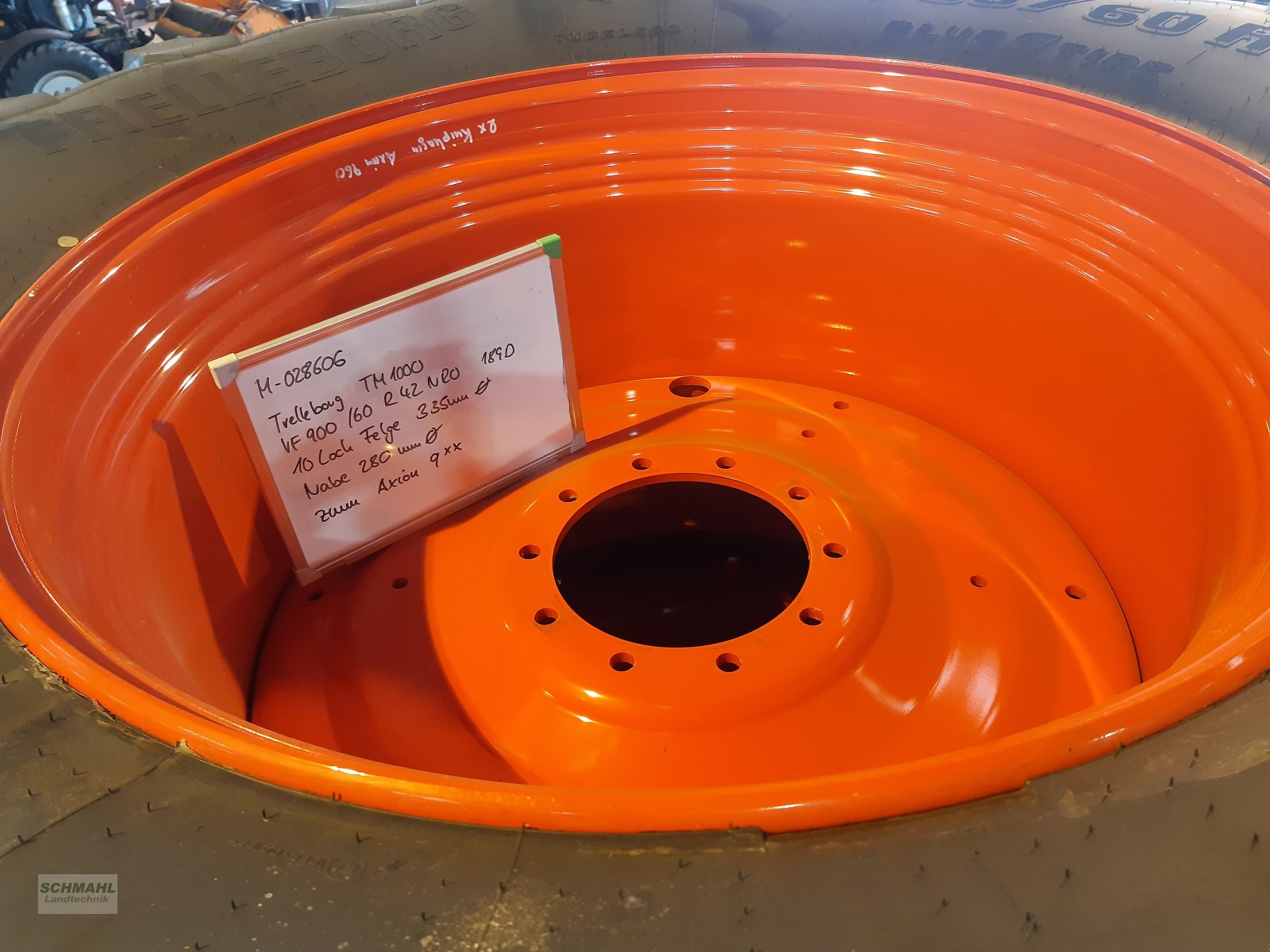 Komplettradsatz des Typs Trelleborg VF900/60 R42, Neumaschine in Oldenburg in Holstein (Bild 3)