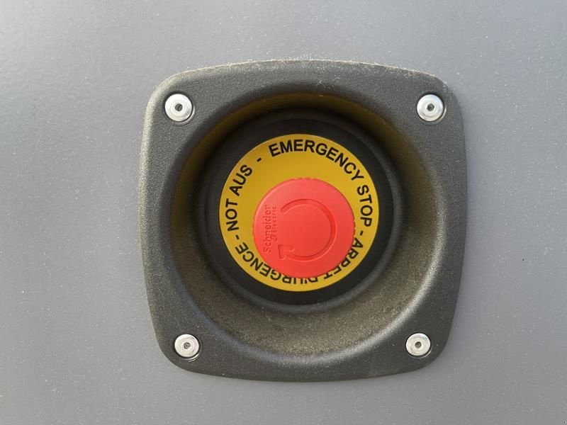 Kompressor van het type Atlas Copco X 28 STAGE V, Gebrauchtmaschine in Waregem (Foto 4)