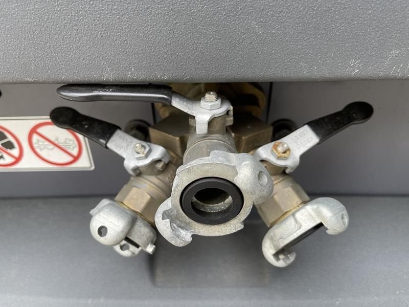 Kompressor от тип Atlas Copco XAS 68 KD - N WHEELS W.B. DIN EYE, Gebrauchtmaschine в Waregem (Снимка 9)