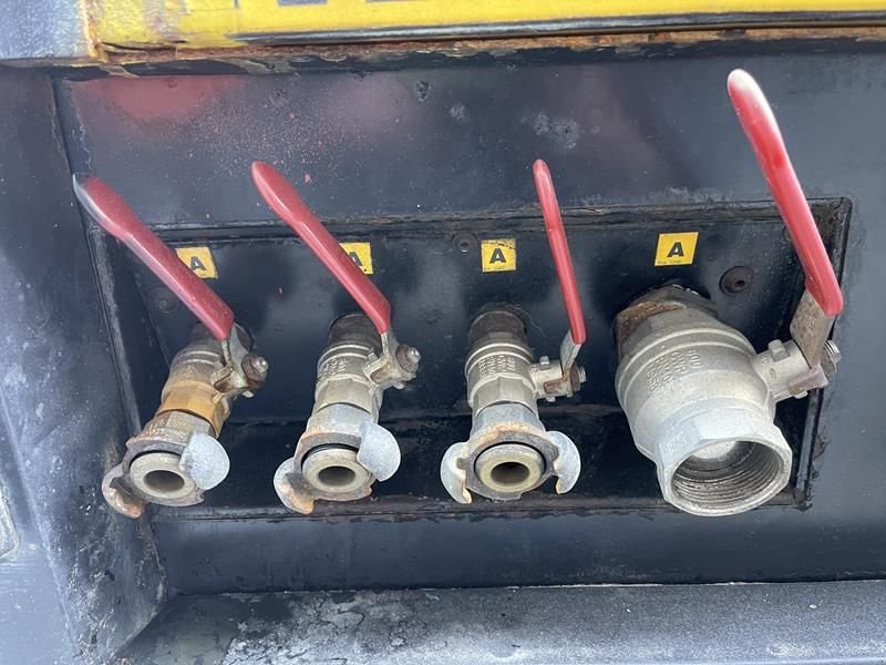 Kompressor of the type Kaeser M 100 - N, Gebrauchtmaschine in Waregem (Picture 4)