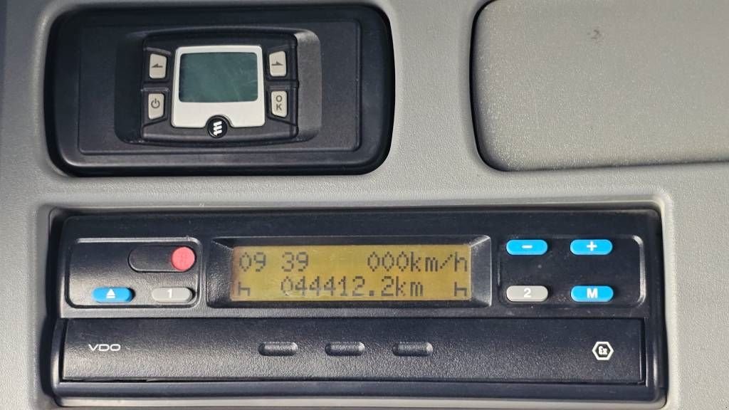 Kran типа Grove GMK4100-1 (2pcs available in Qatar), Gebrauchtmaschine в Stabroek (Фотография 11)