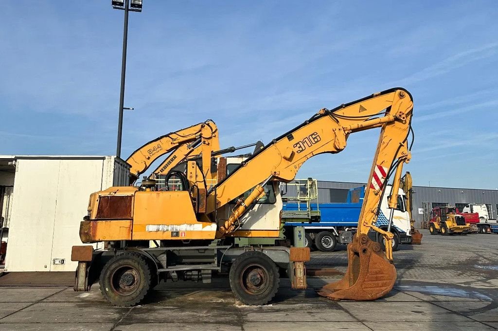 Kran от тип Liebherr A316 BUCKET ELEVATING CABIN OUTRIGGERS, Gebrauchtmaschine в Marknesse (Снимка 2)