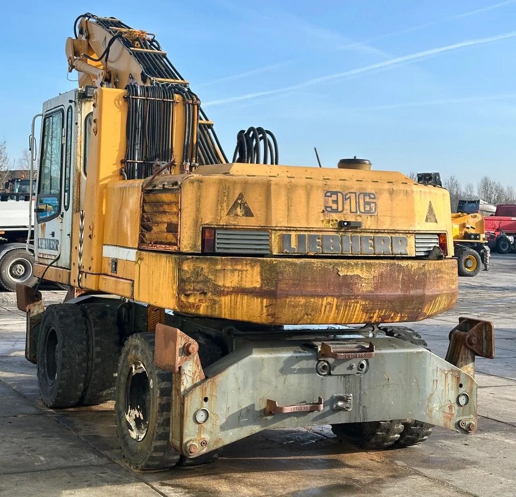 Kran от тип Liebherr A316 BUCKET ELEVATING CABIN OUTRIGGERS, Gebrauchtmaschine в Marknesse (Снимка 5)