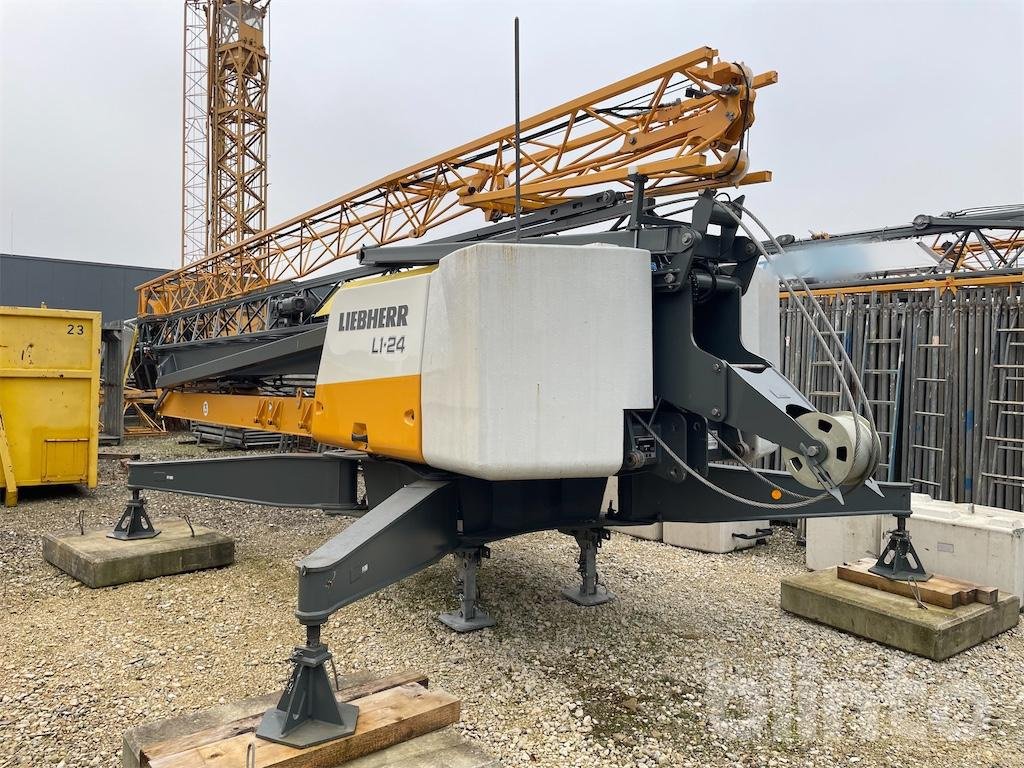 Kran typu Liebherr L1-24, Gebrauchtmaschine v Düsseldorf (Obrázok 2)