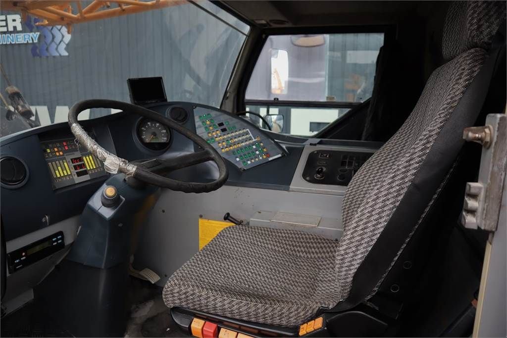 Kran des Typs Liebherr LTM1045-3.1 Diesel, 6x4 Drive And 6-Wheel Steering, Gebrauchtmaschine in Groenlo (Bild 4)