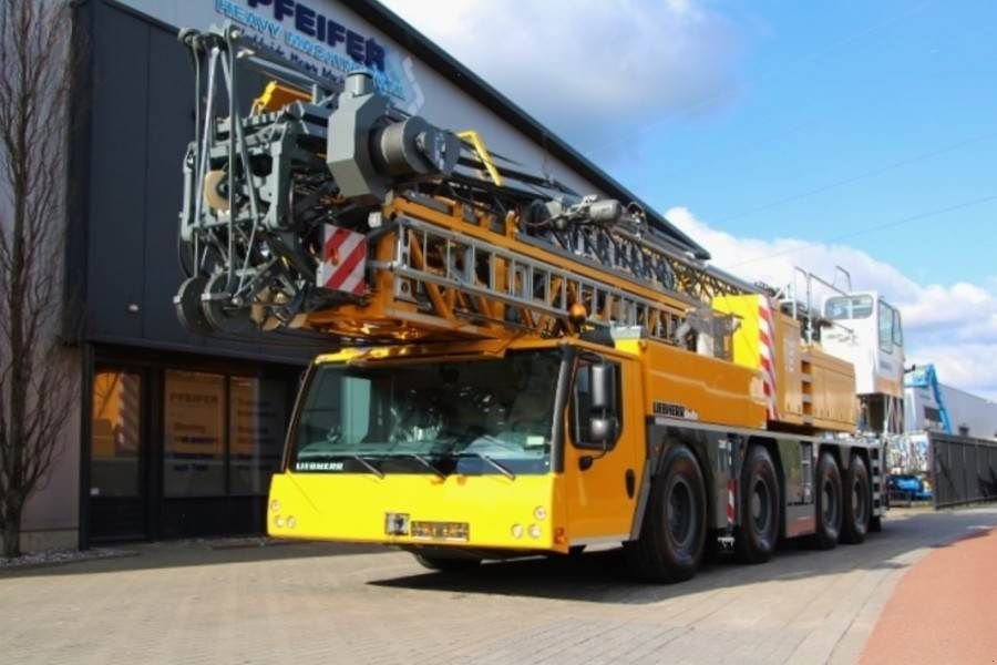 Kran типа Liebherr MK88 Plus Valid Inspection, 45 m Flight, 8t Cap, P, Gebrauchtmaschine в Groenlo (Фотография 1)