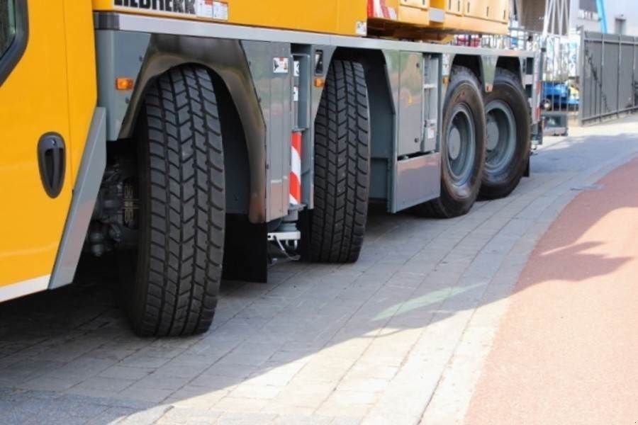 Kran типа Liebherr MK88 Plus Valid Inspection, 45 m Flight, 8t Cap, P, Gebrauchtmaschine в Groenlo (Фотография 11)