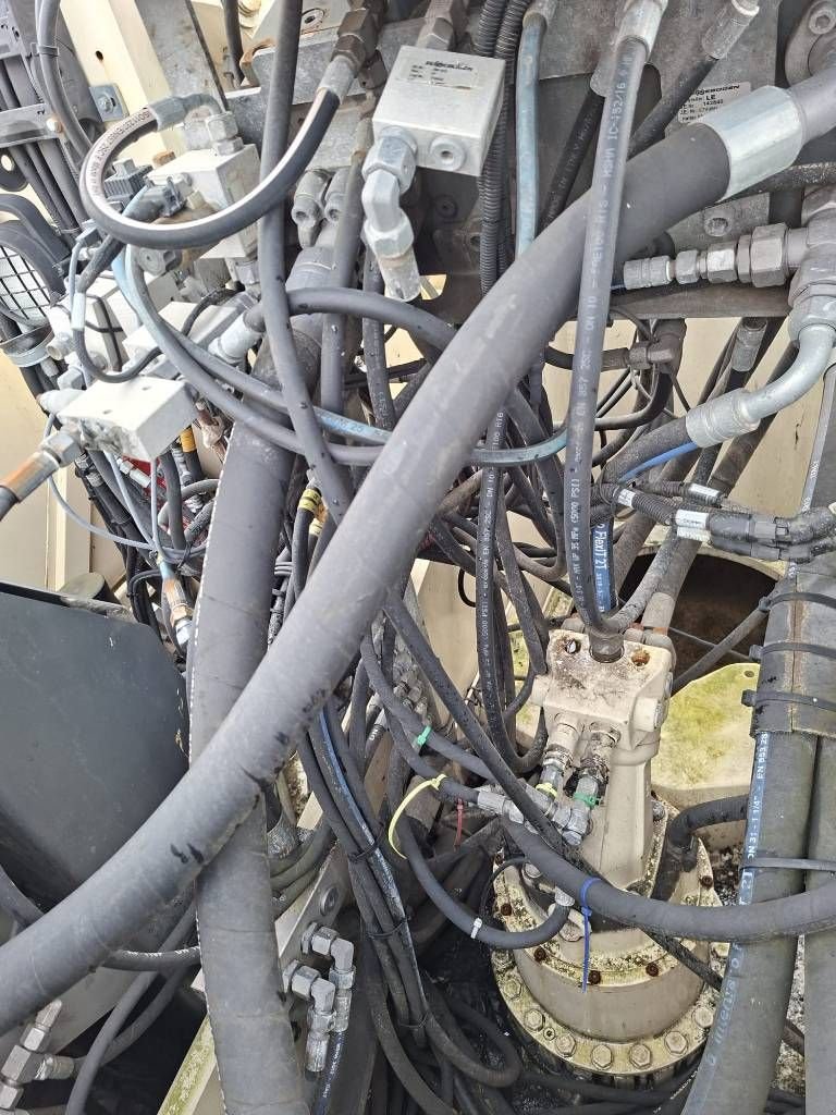 Kran del tipo Sennebogen 830 E K17 (only upperstructure with damaged cabin), Gebrauchtmaschine In Stabroek (Immagine 10)