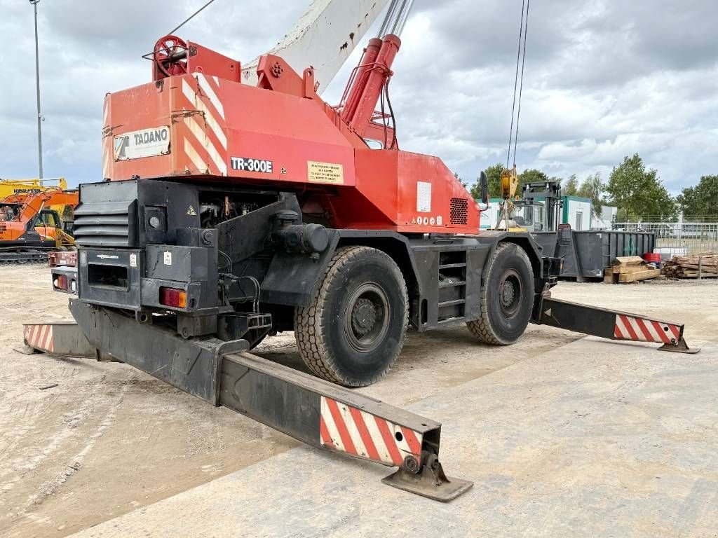 Kran типа Tadano TR300E-1 - 4 Wheel Steering / 28.1m Boom + 12m Jib, Gebrauchtmaschine в Veldhoven (Фотография 7)