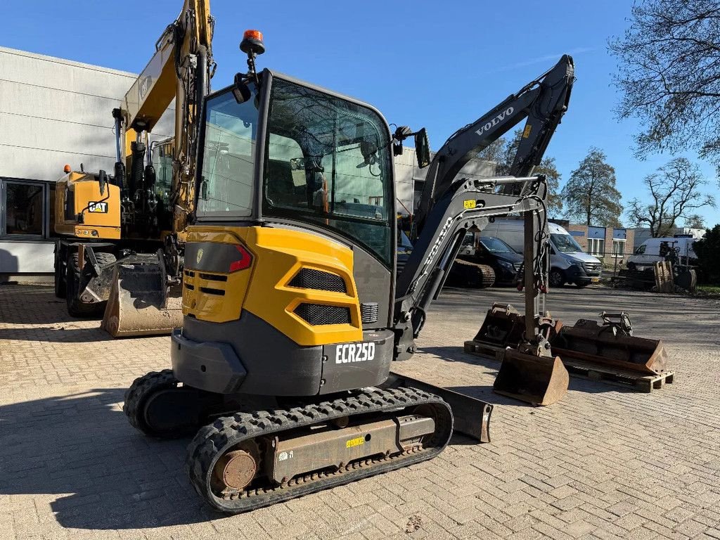 Kran del tipo Volvo ECR25D 4 buckets, Gebrauchtmaschine In Doetinchem (Immagine 4)