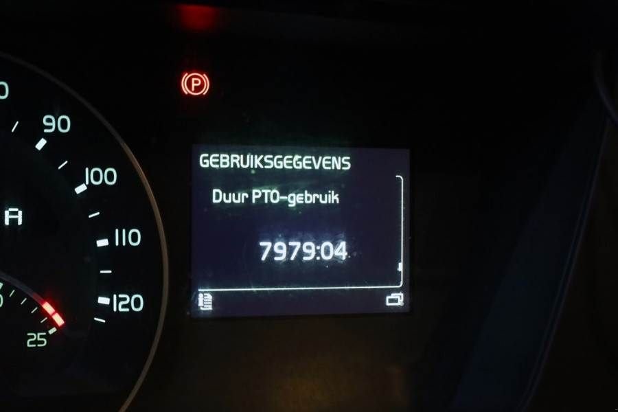 Kran typu Volvo FH12 With Cormach 135t/m Crane FH12 10x4 Wit, Gebrauchtmaschine v Groenlo (Obrázek 7)