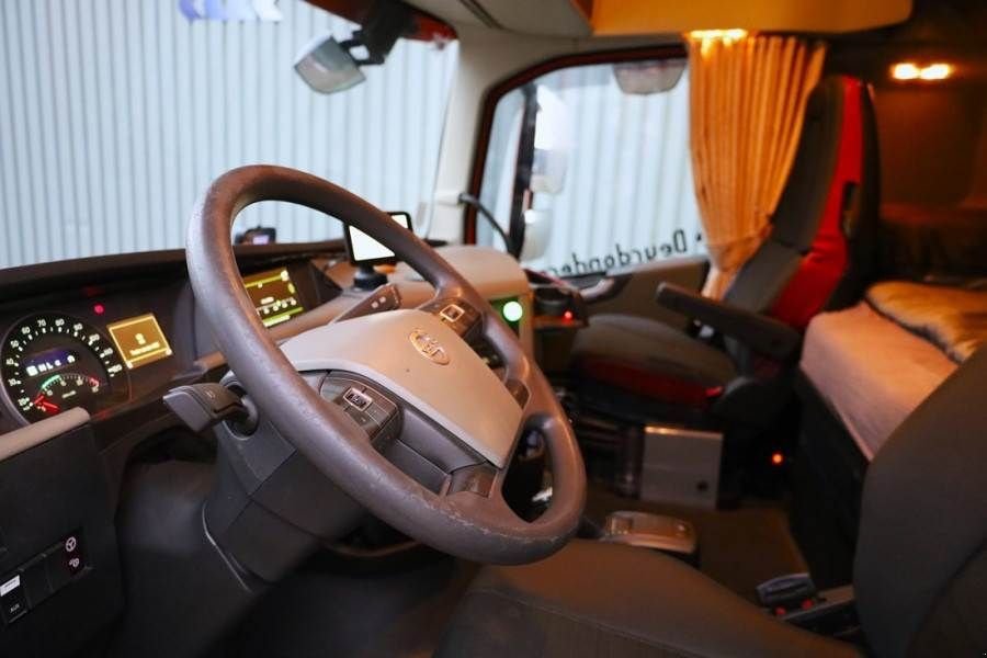 Kran typu Volvo FH12 With Cormach 135t/m Crane FH12 10x4 Wit, Gebrauchtmaschine v Groenlo (Obrázek 4)