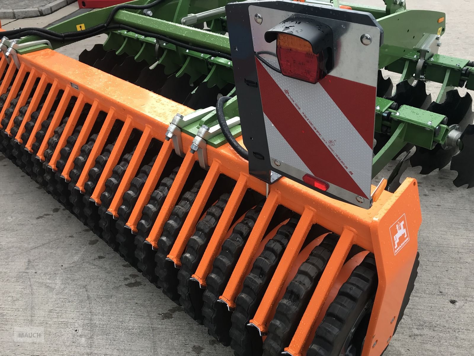 Kreiselegge of the type Amazone Kompaktscheibenegge Catros 3003, Neumaschine in Burgkirchen (Picture 10)