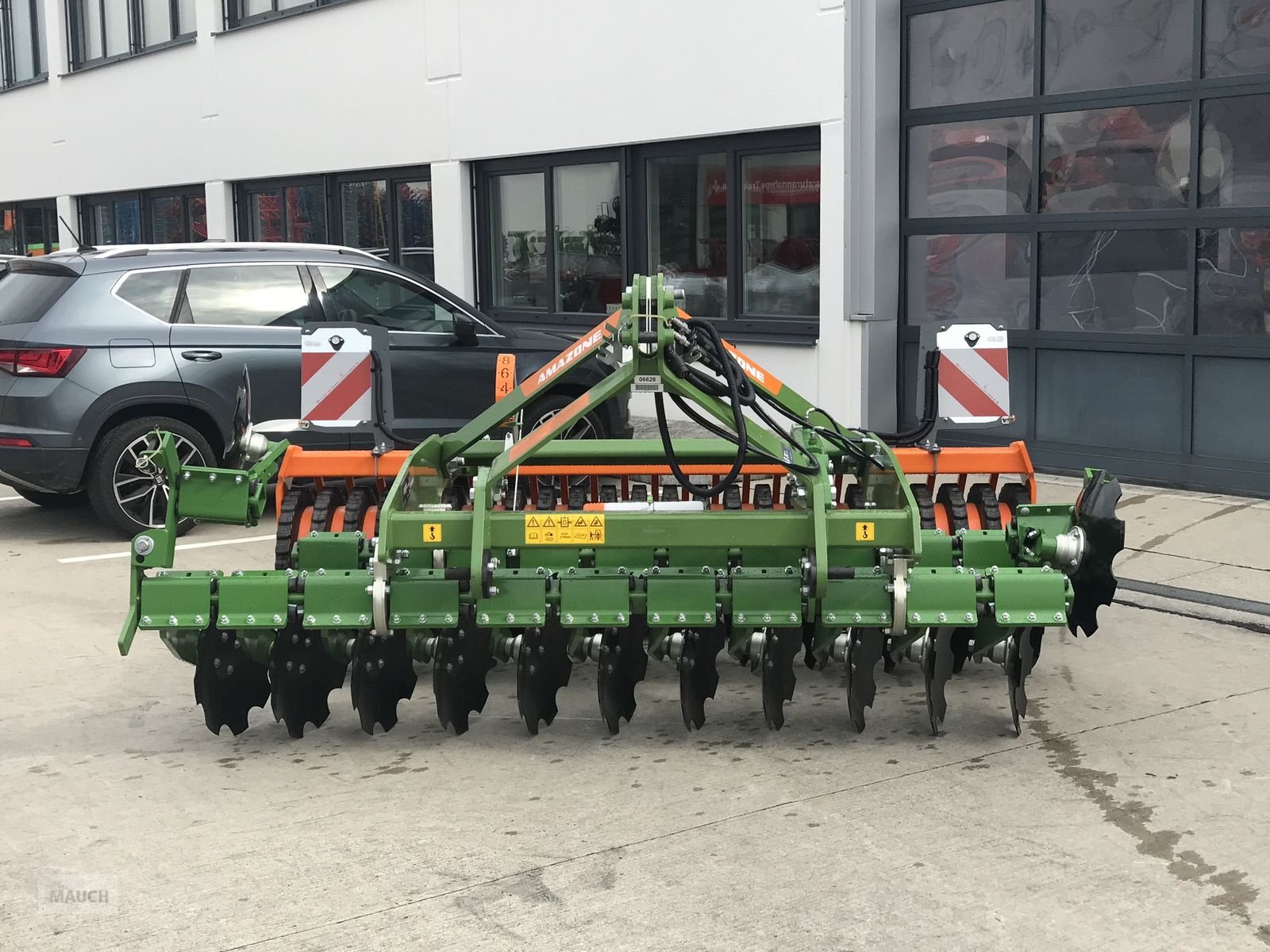 Kreiselegge of the type Amazone Kompaktscheibenegge Catros 3003, Neumaschine in Burgkirchen (Picture 18)