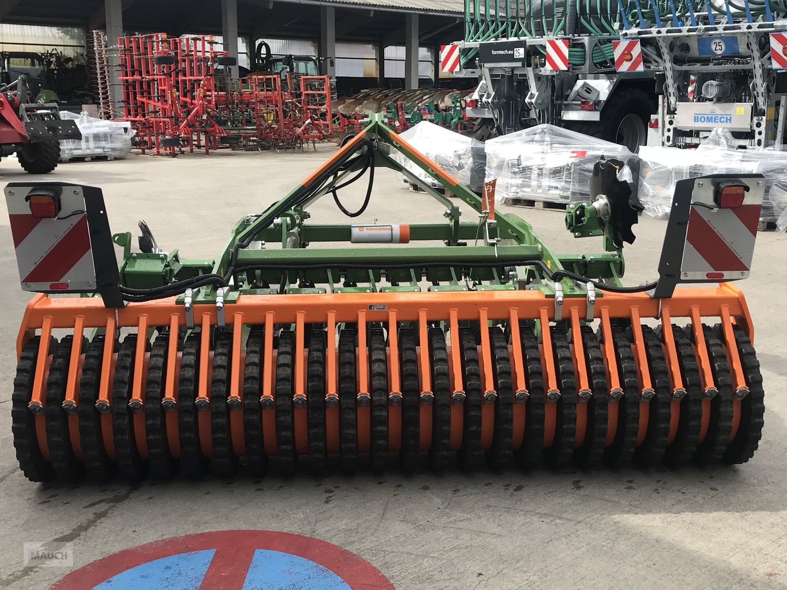 Kreiselegge of the type Amazone Kompaktscheibenegge Catros 3003, Neumaschine in Burgkirchen (Picture 8)