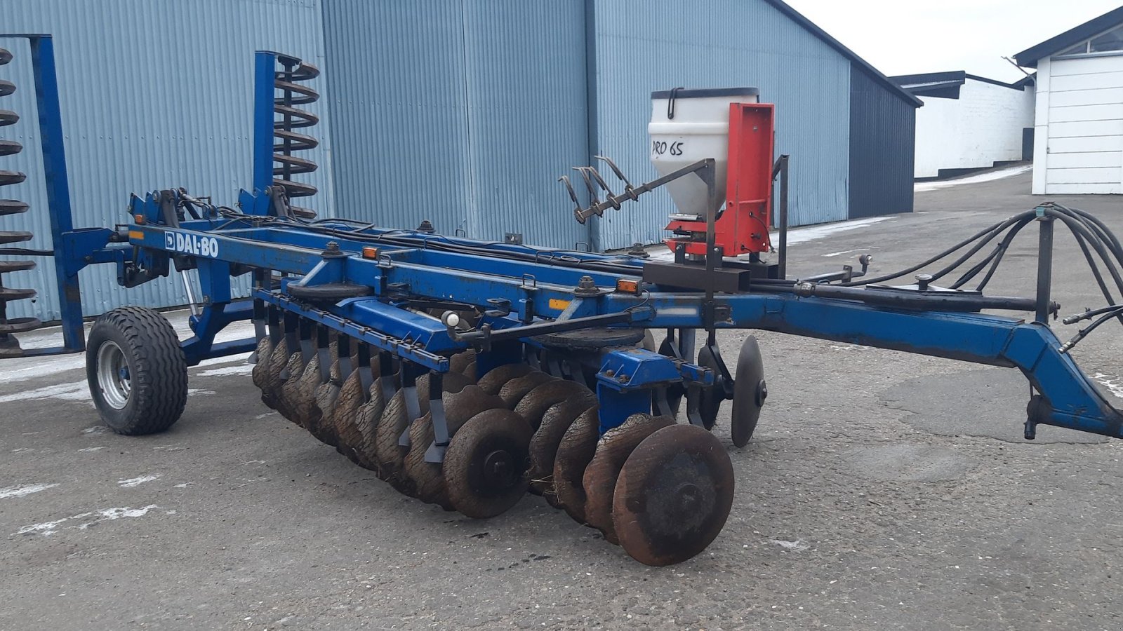 Kreiselegge Türe ait Dalbo 4,5m MAXI-DISC m/el-spreder og spiralvalse, Gebrauchtmaschine içinde Hadsund (resim 12)