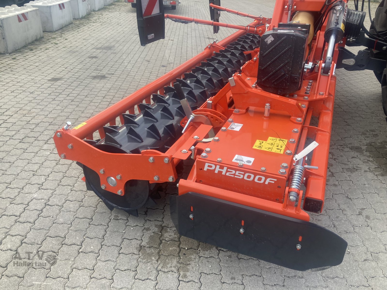 Kreiselegge des Typs Kubota PH 2500F, Neumaschine in Schweitenkirchen (Bild 1)
