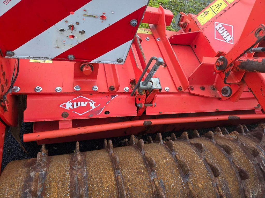 Kreiselegge des Typs Kuhn Hr303, Gebrauchtmaschine in VILLAINES LA JUHEL (Bild 6)