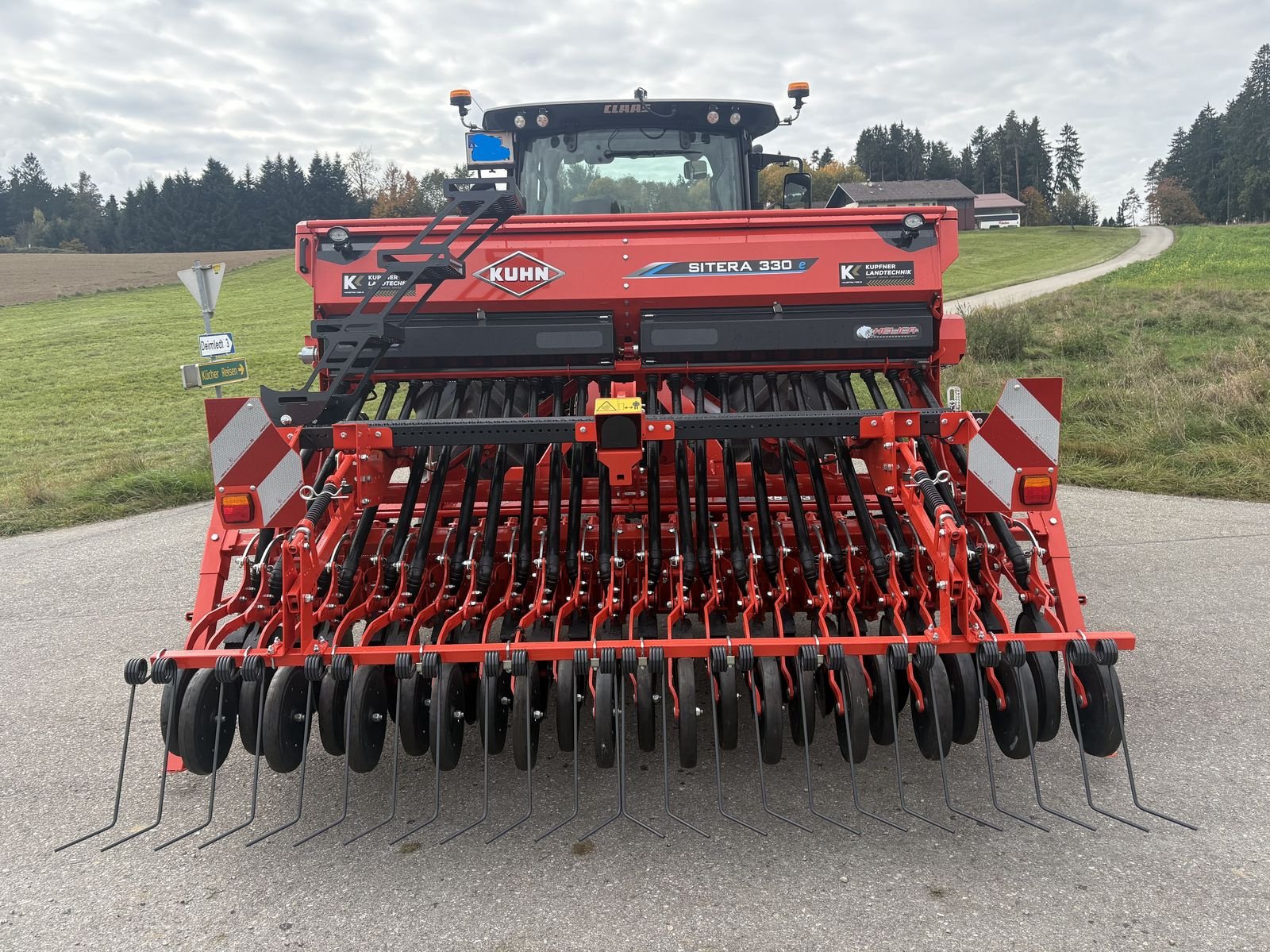 Kreiselegge of the type Kuhn HRB 303, Neumaschine in Pischelsdorf am Engelbach (Picture 2)