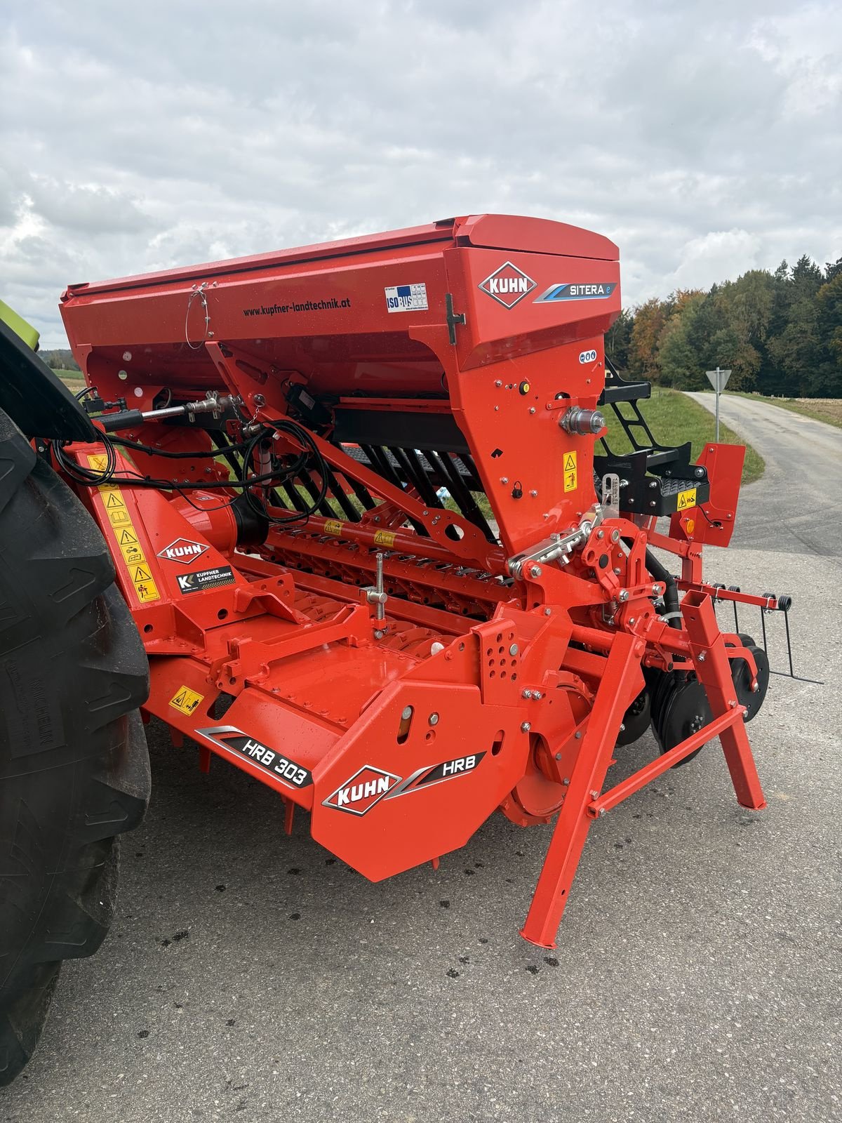 Kreiselegge of the type Kuhn HRB 303, Neumaschine in Pischelsdorf am Engelbach (Picture 7)