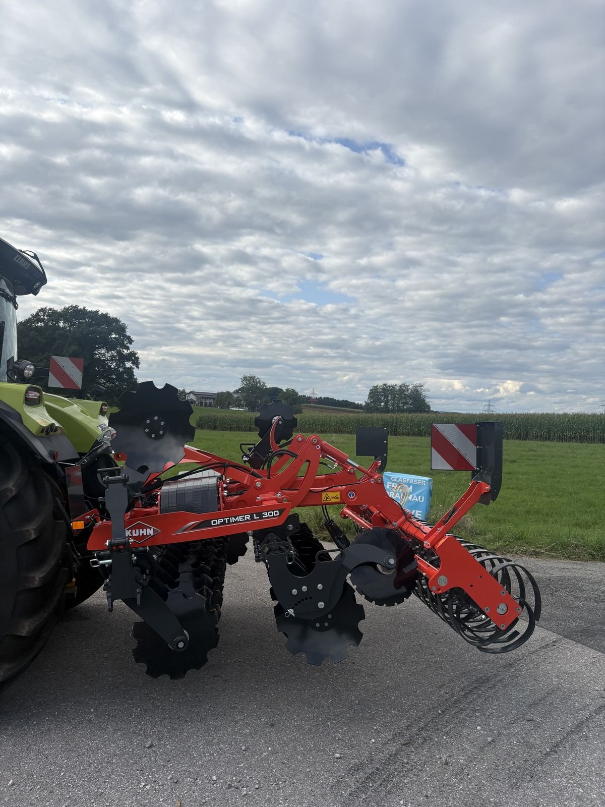 Kreiselegge des Typs Kuhn Optimer L 300, Neumaschine in Pischelsdorf am Engelbach (Bild 1)