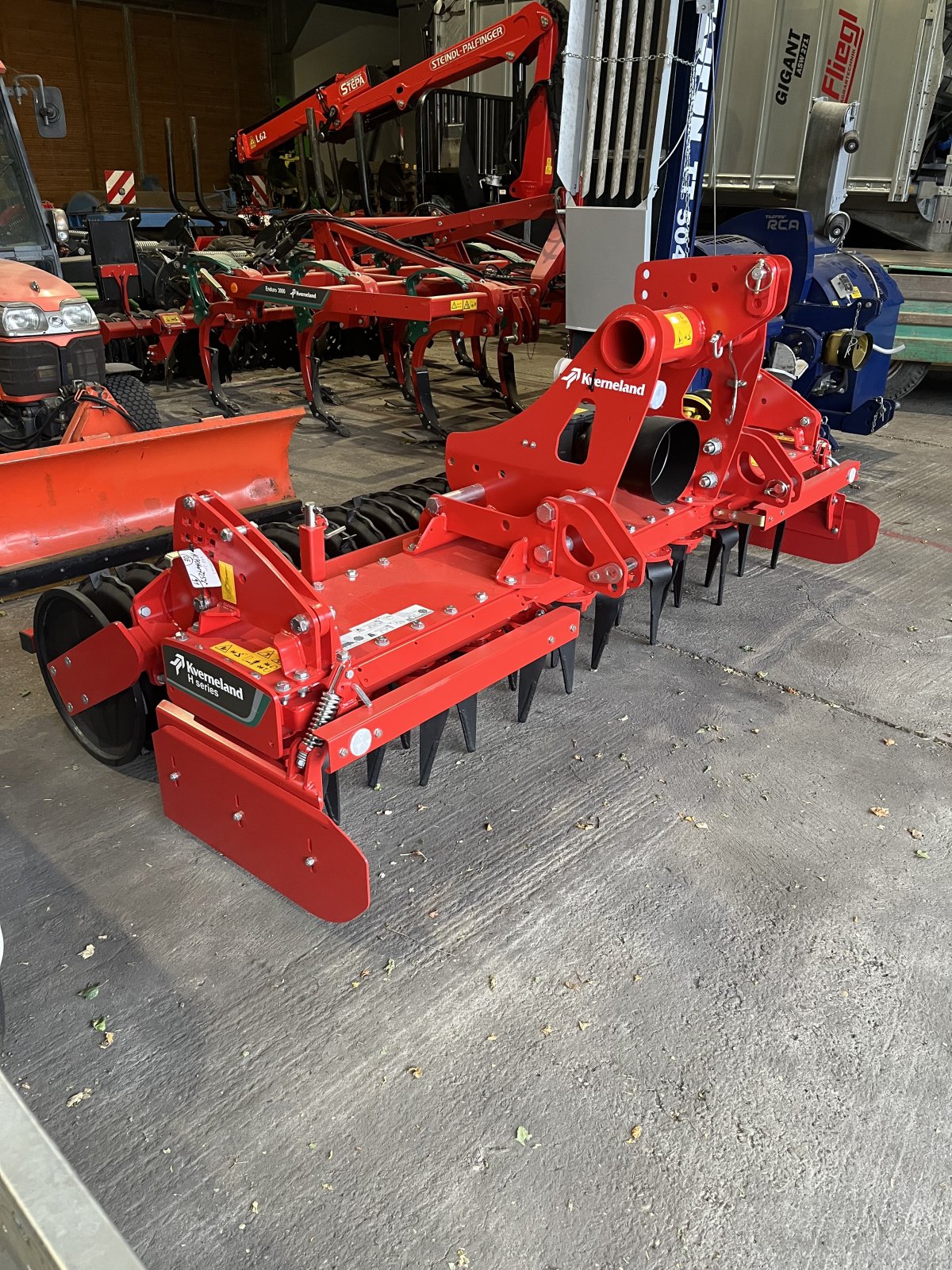 Kreiselegge des Typs Kverneland Power Harrow, Neumaschine in Hagenbüchach (Bild 1)