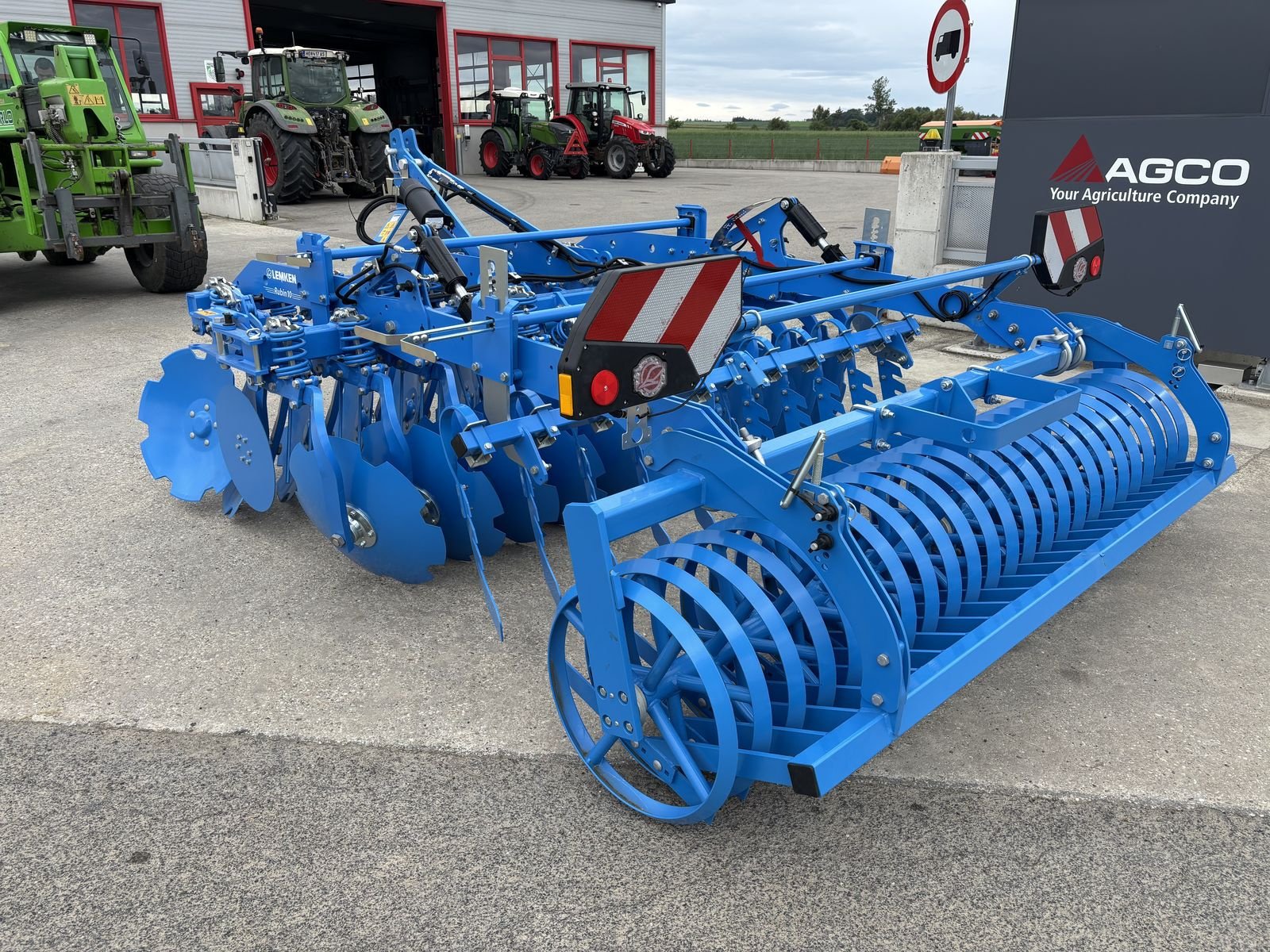Kreiselegge of the type Lemken Rubin10 MR/300, Neumaschine in Starrein (Picture 5)