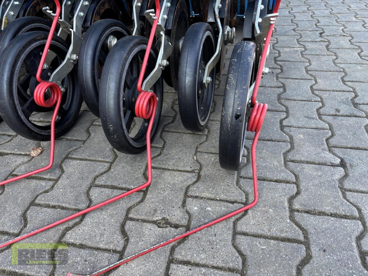 Kreiselegge of the type Lemken ZIRKON 8/300 + Saphir 10 ISOBUS, Gebrauchtmaschine in Homberg/Ohm - Maulbach (Picture 17)