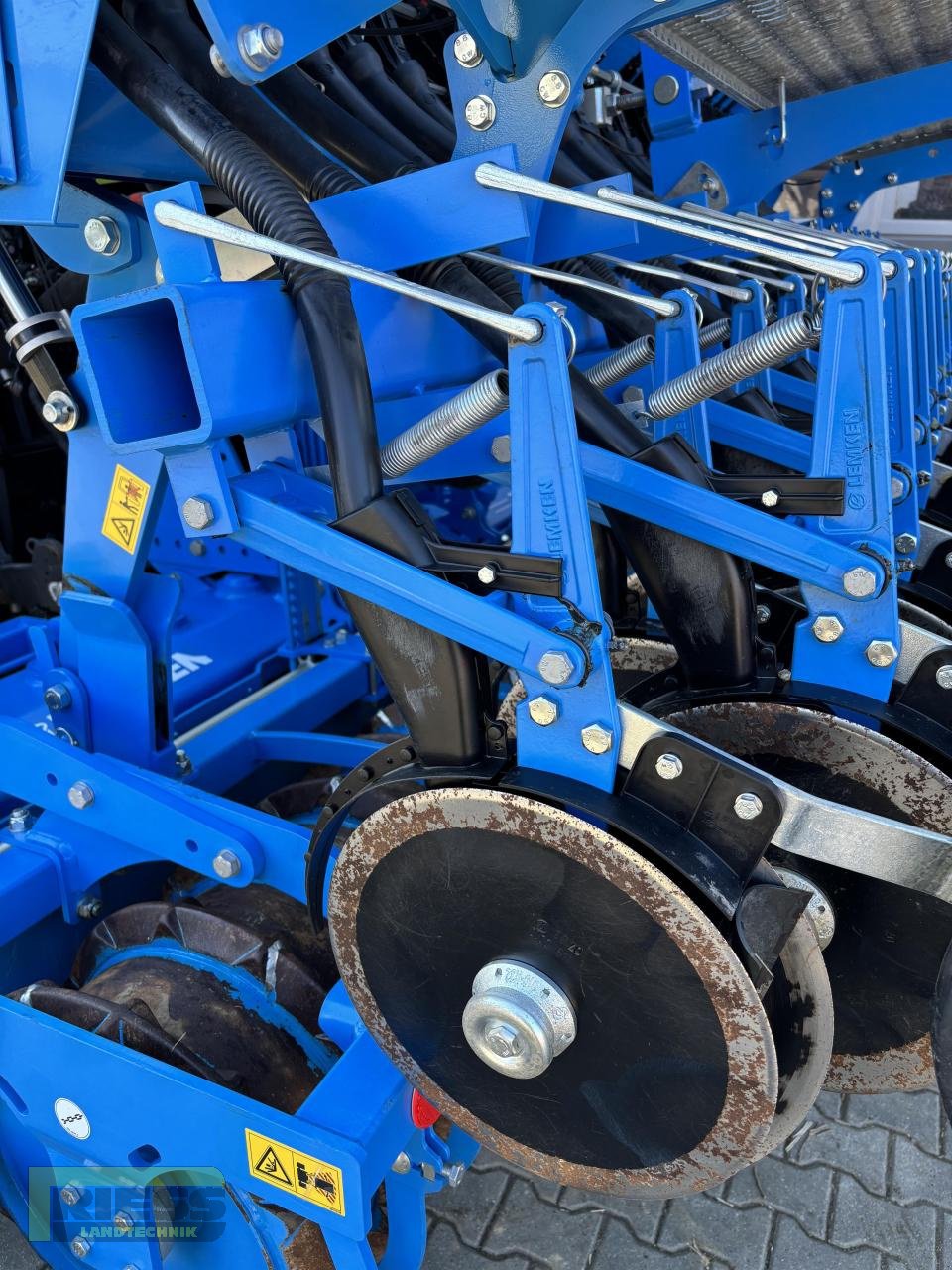 Kreiselegge of the type Lemken ZIRKON 8/300 + Saphir 10 ISOBUS, Gebrauchtmaschine in Homberg/Ohm - Maulbach (Picture 24)