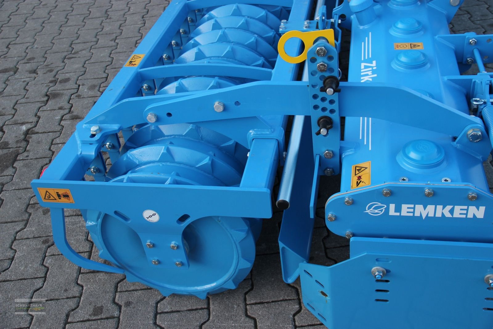 Kreiselegge of the type Lemken Zirkon 8/300 TPW, Neumaschine in Aurolzmünster (Picture 8)